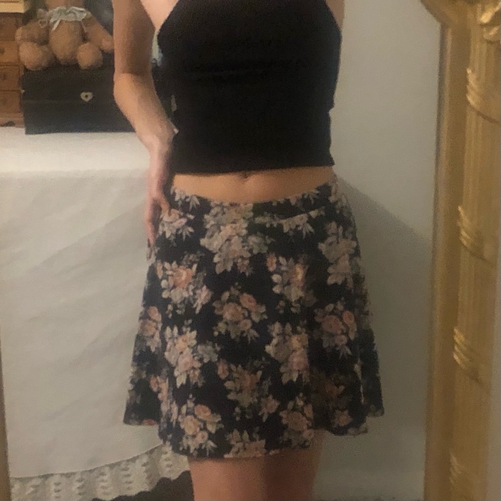 Cute vintage floral skirt size small